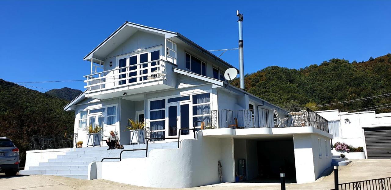 Top Of The Town Picton Exterior photo
